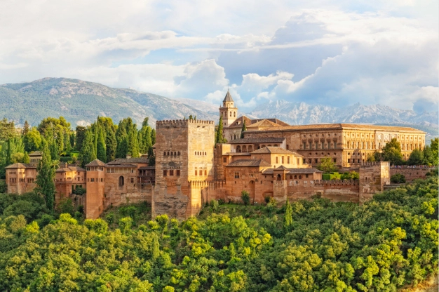 Spanien-Andalusien-Granada-Alhambra-shutterstock_245308603