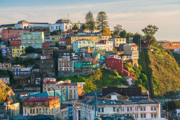 Chile_Valparaiso_shutterstock_429063166