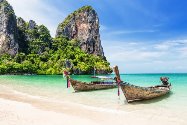 Thailand_Krabi_Ao_Nang_Beach_AdobeStock_1194845010
